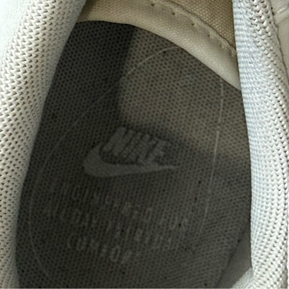 Nike Off-White Sneakers - Picture 6 of 9